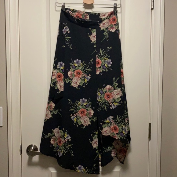 Topshop Dresses & Skirts - Topshop midi skirt